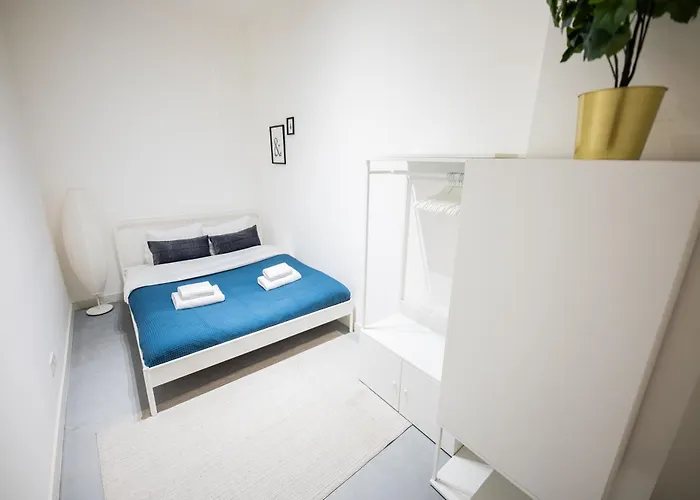 Lh - Lk Two-bedroom Apartment *