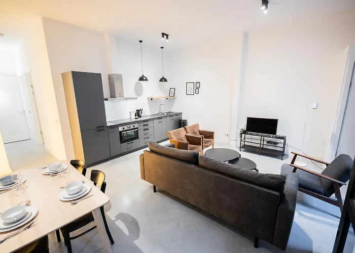 Lh - Lk Two-bedroom Apartment *