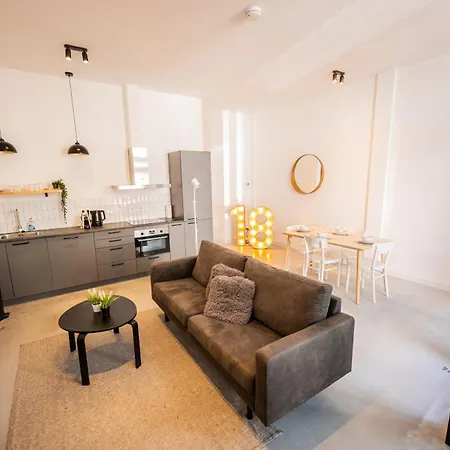 Lh - Lk Two-bedroom Apartment *