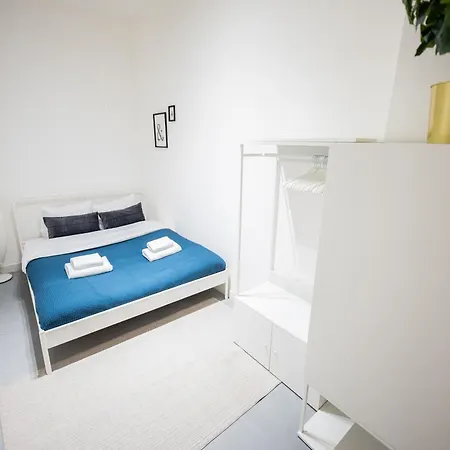 Lh - Lk Two-bedroom Apartment *