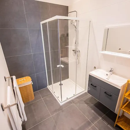 Lh - Lk Two-bedroom Apartment *