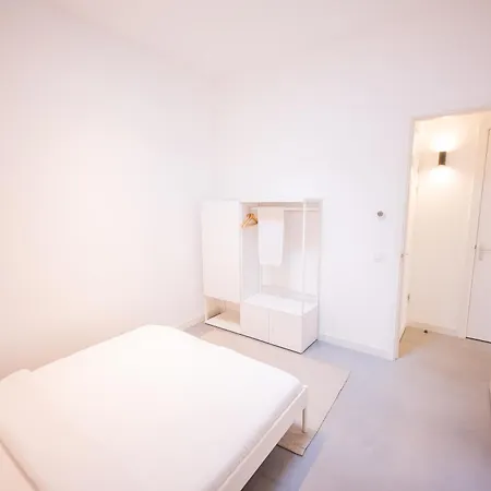 Lh - Lk Two-bedroom Apartment *